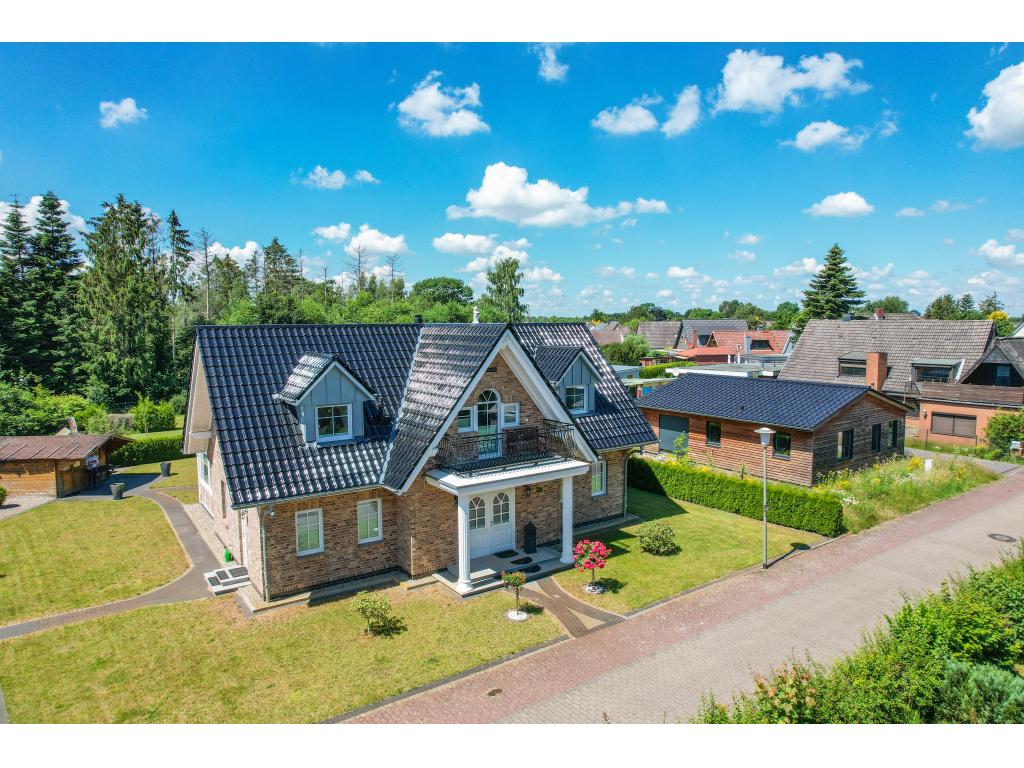 Einfamilienhaus Straßenansicht