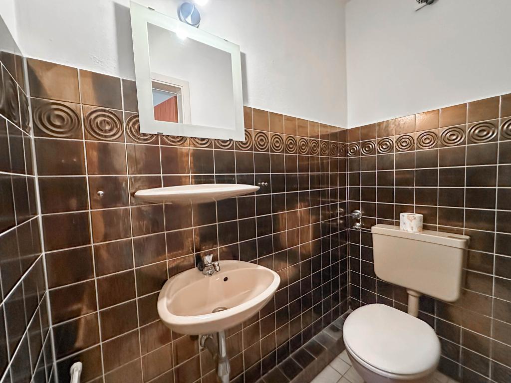4 Zimmer Wohnung: Gäste-WC