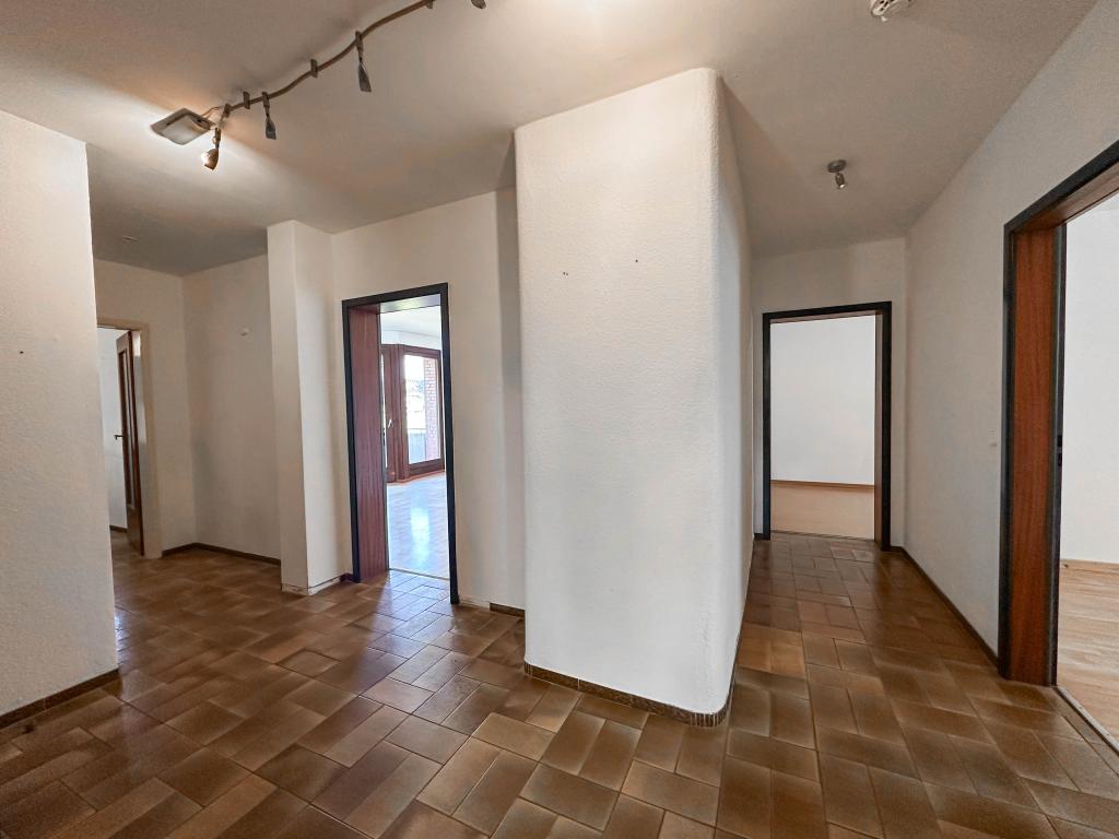 4 Zimmer Wohnung: Flur