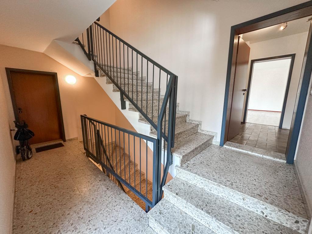 4 Zimmer Wohnung: Treppenhaus