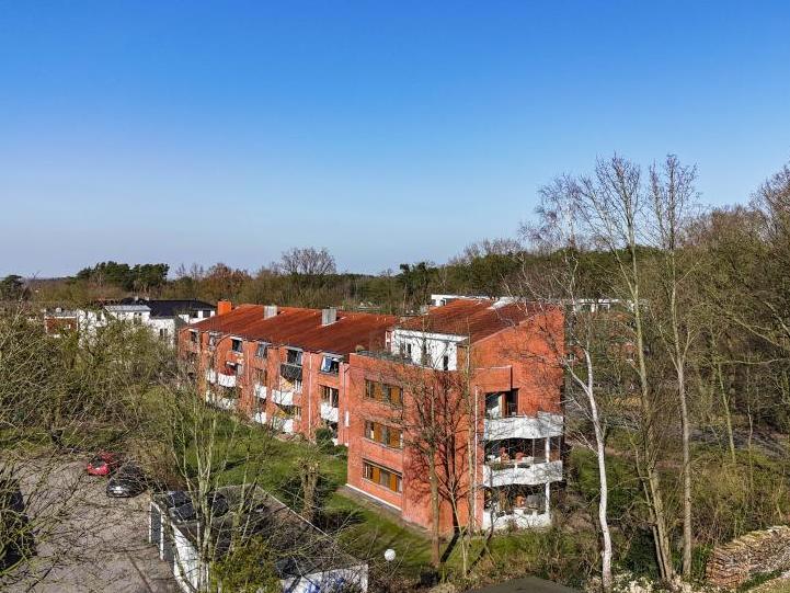 4 Zimmer Wohnung: Seitansicht des Hauses