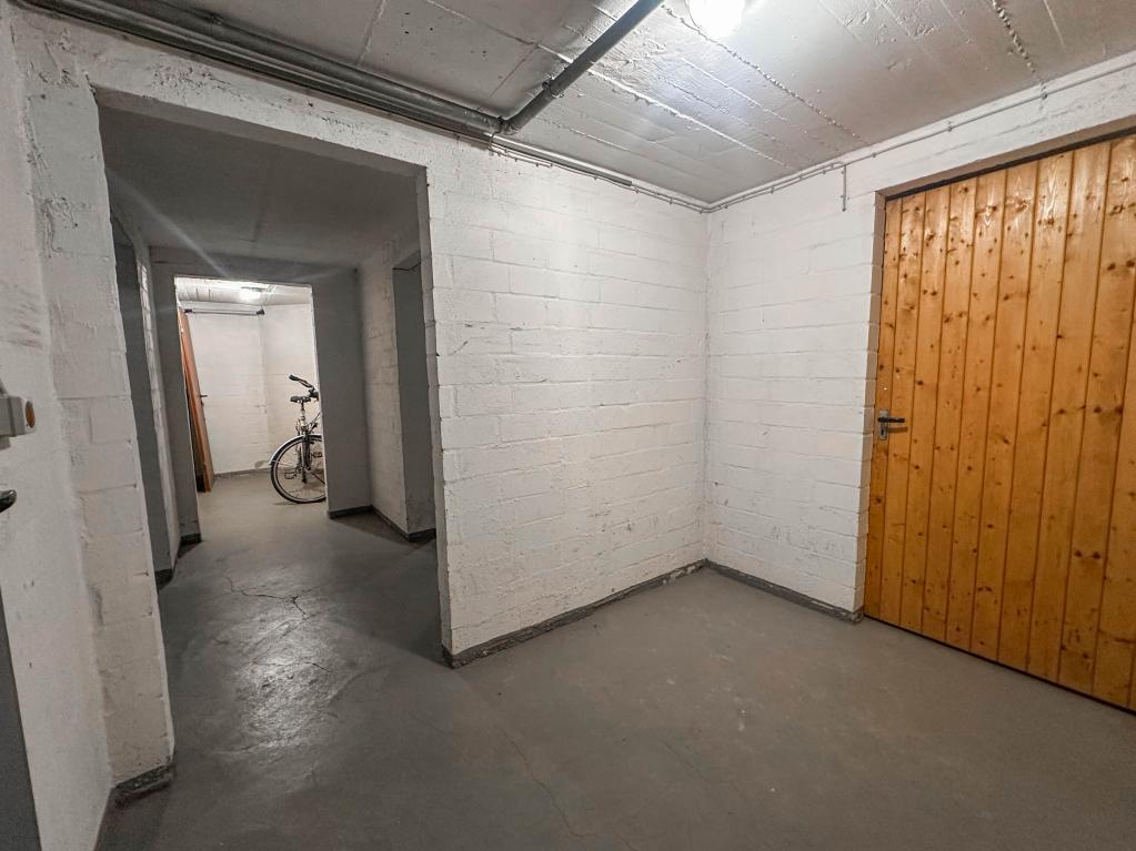 4 Zimmer Wohnung: Gemeinschaftskeller