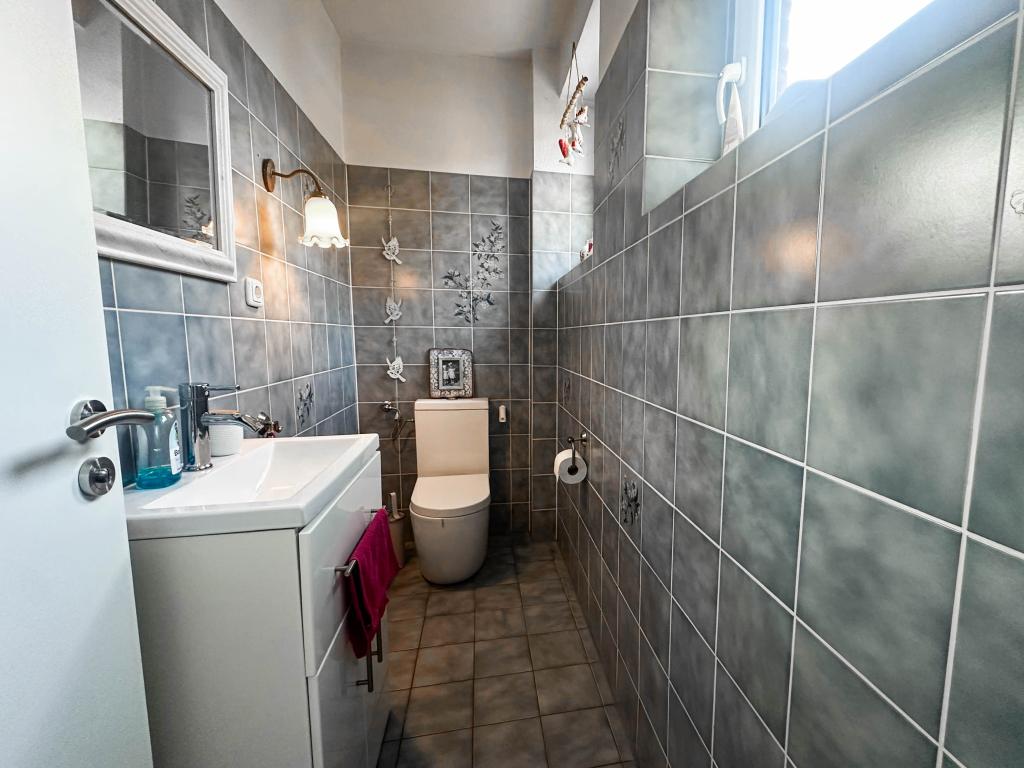 Einfamilienhaus: Gäste-WC im EG