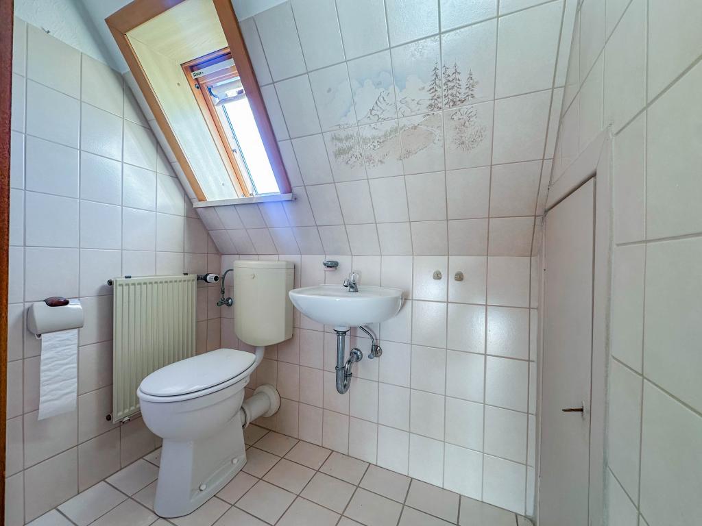 Einfamilienhaus: Gäste-WC im DG