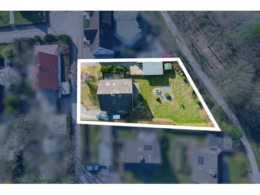 Einfamilienhaus: Eigezeichnetes Grundstück