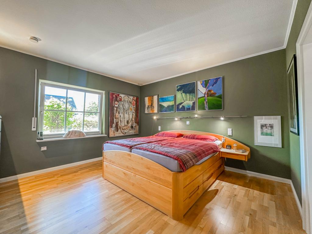 Einfamilienhaus: Schlafzimmer 2 von 3
