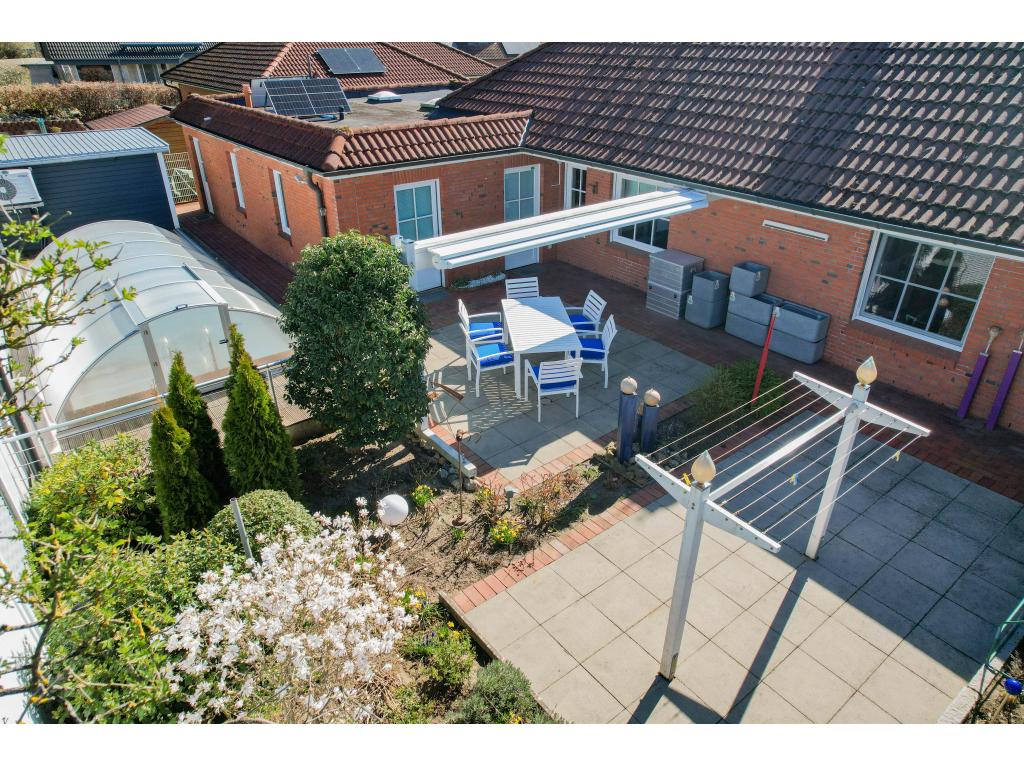 Einfamilienhaus: Terrasse mit Morgensonne