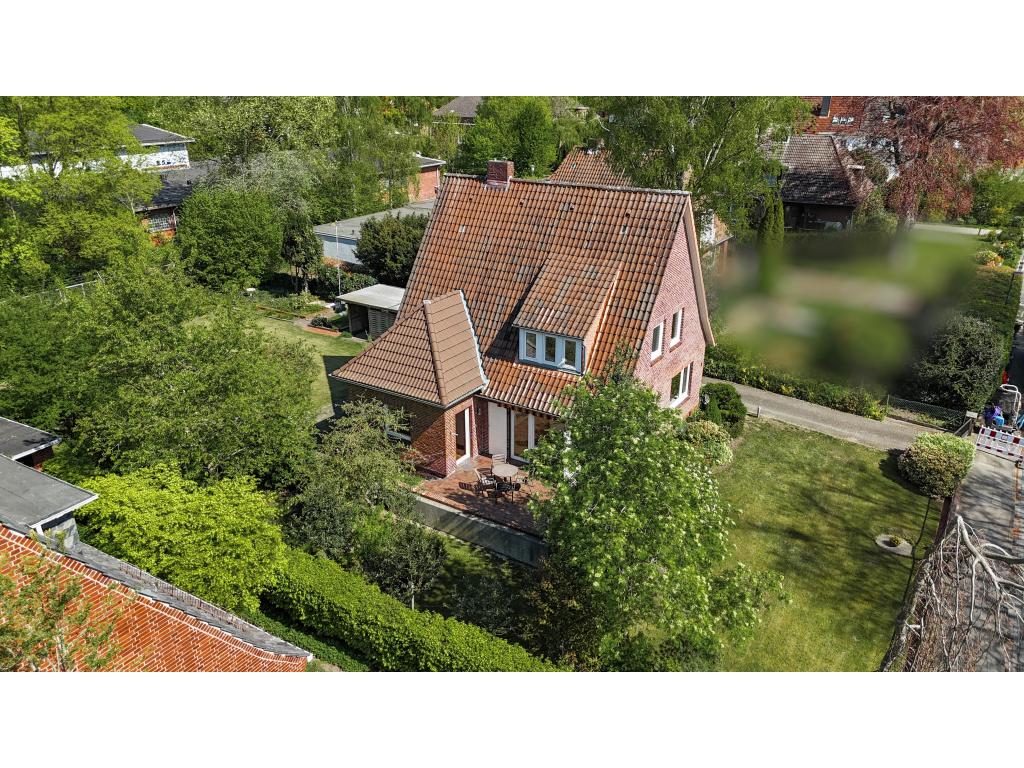 Einfamilienhaus: Seitansicht auf die Westterrasse