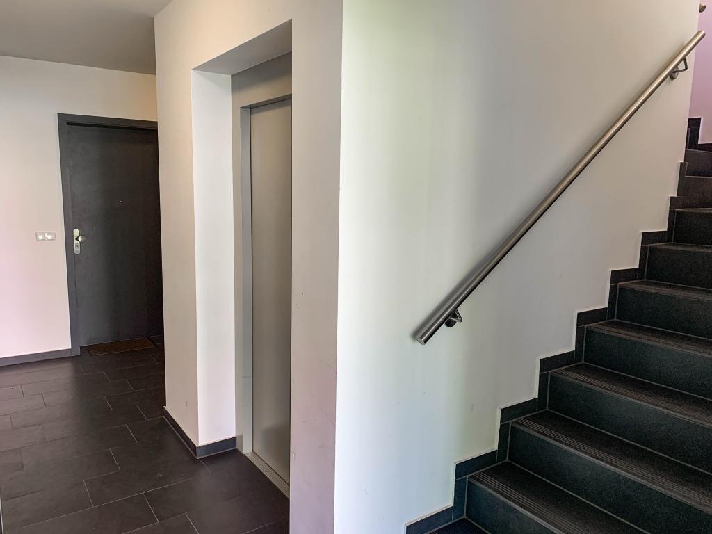2 Zimmer Wohnung: Treppenhaus