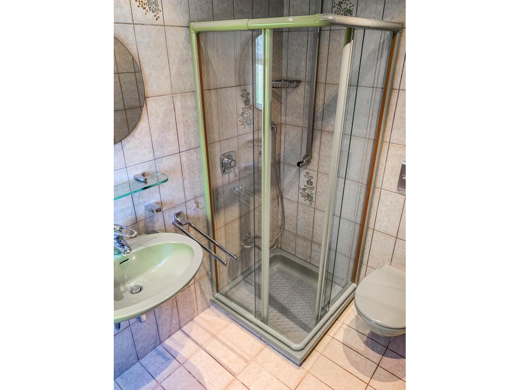 Reihenhaus: Duschbadezimmer