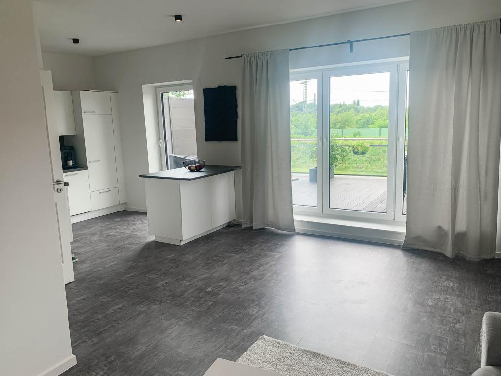 2 Zimmer Wohnung: Wohn- und Esszimmer