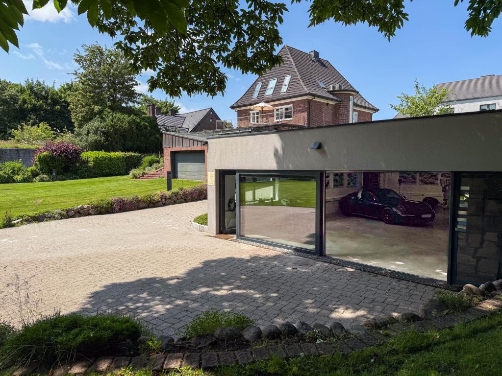 Villa: Showroom / Fitnesshalle (138 m&sup2;)