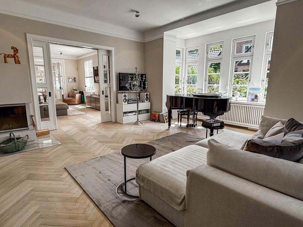 Villa: Wohnzimmer I im EG