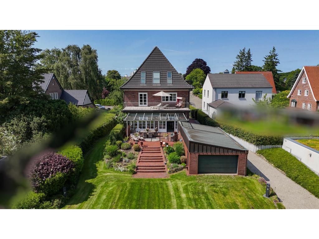Villa: R&uuml;ckansicht der Villa