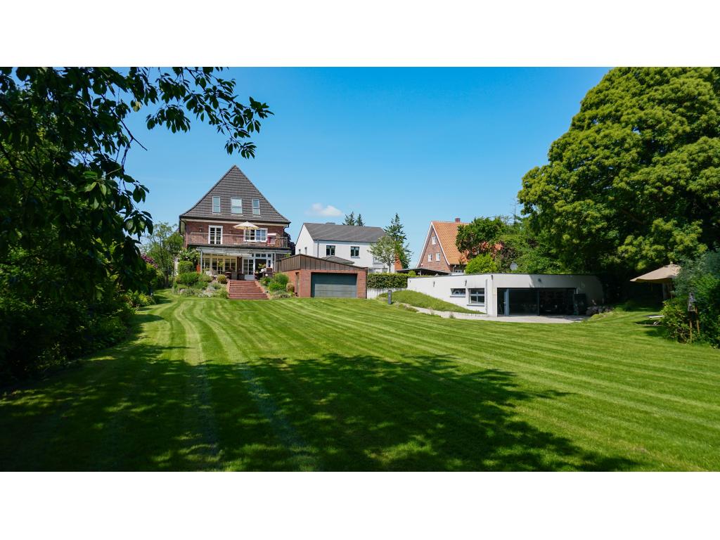 Villa: park&auml;hnlicher Garten