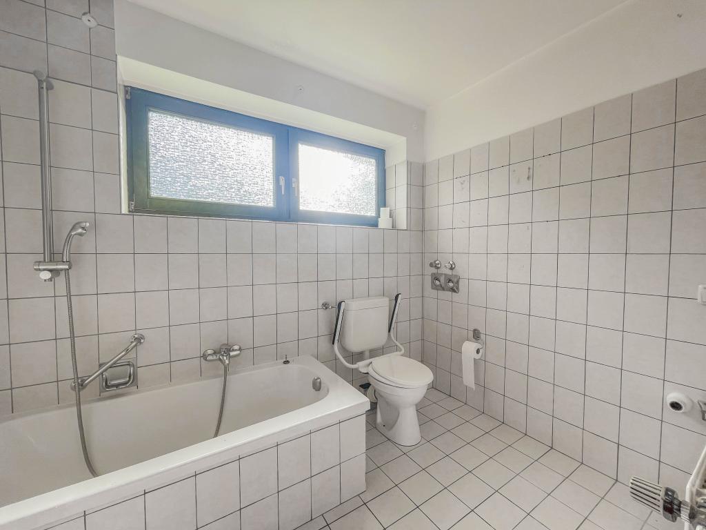 3 Zimmer Wohnung: Badezimmer 2