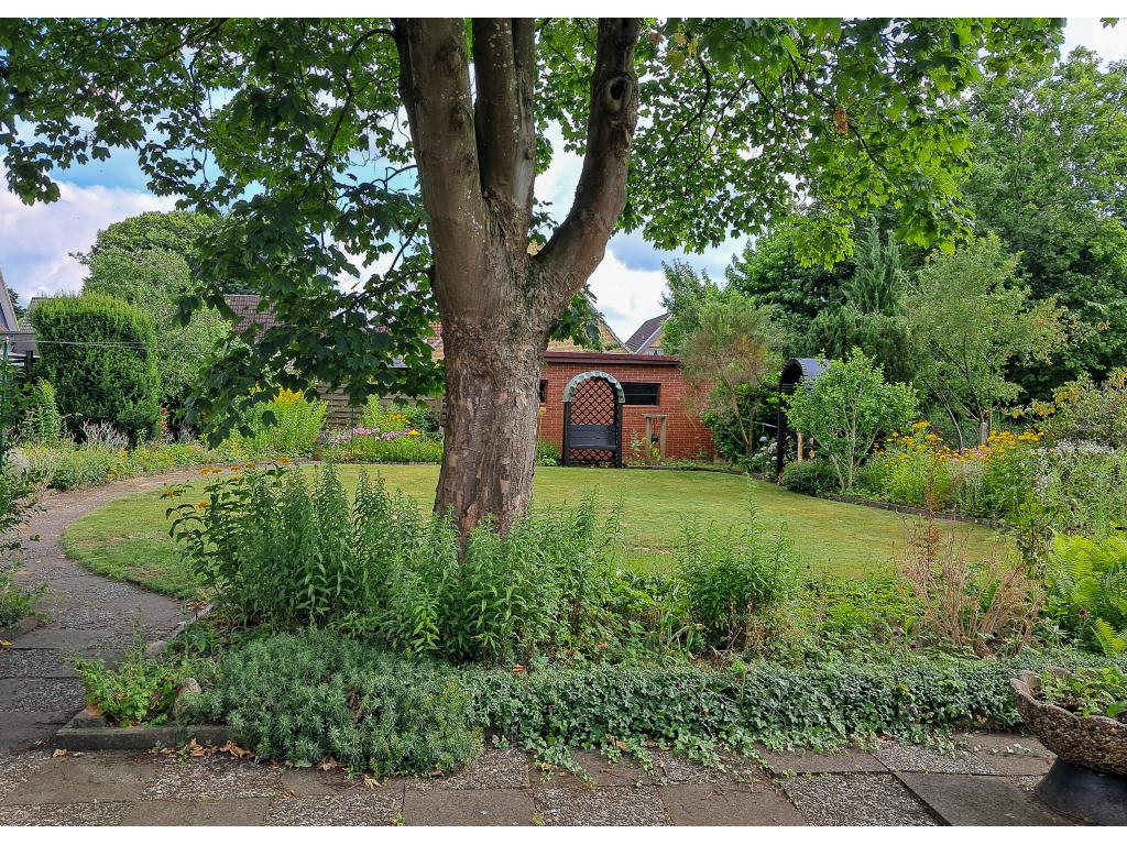 Einfamilienhaus: gepflegter Garten