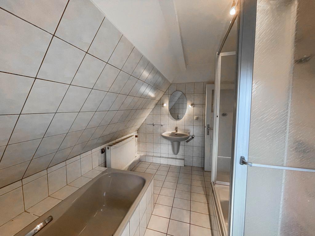 Doppelhaushälfte: Badezimmer