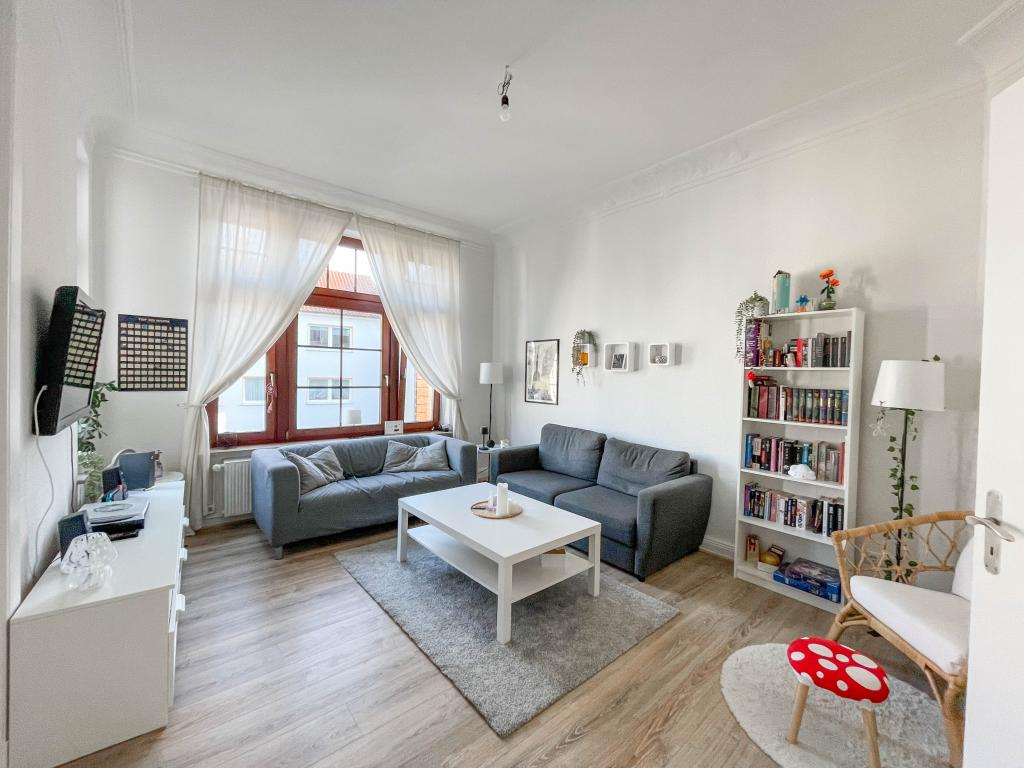 Mehrfamilienhaus: Wohnzimmer - Wohnung 2. OG