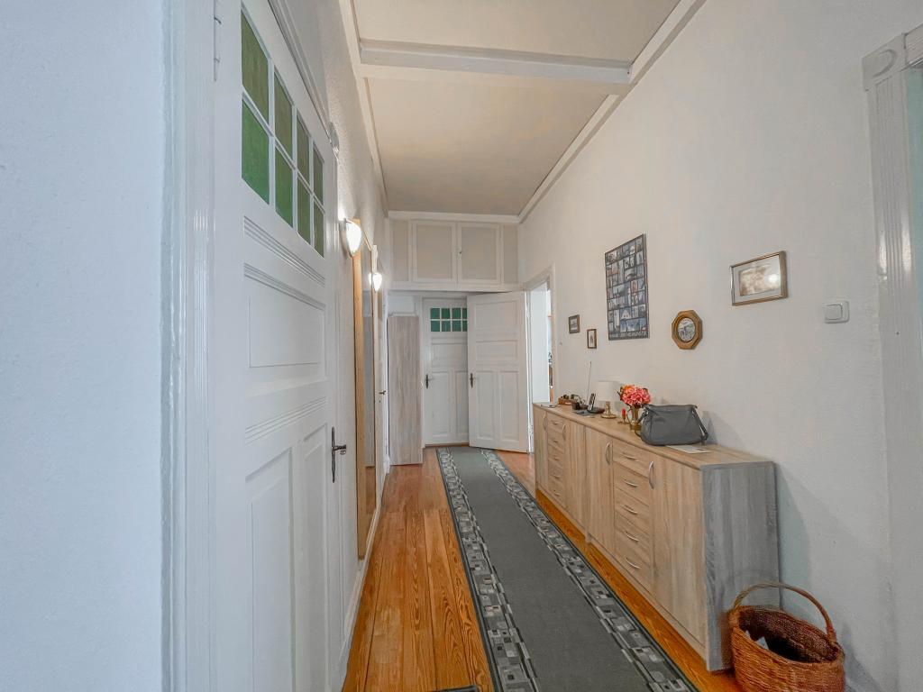 Mehrfamilienhaus: Flur - Wohnung EG