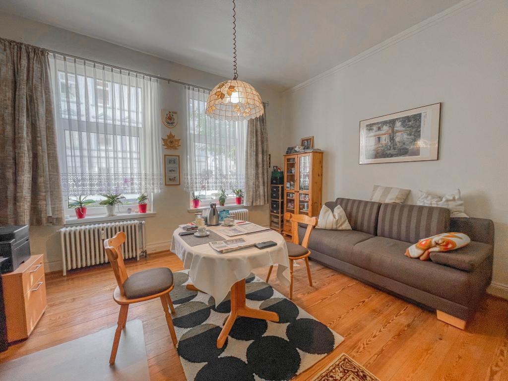 Mehrfamilienhaus: Zimmer - Wohnung EG
