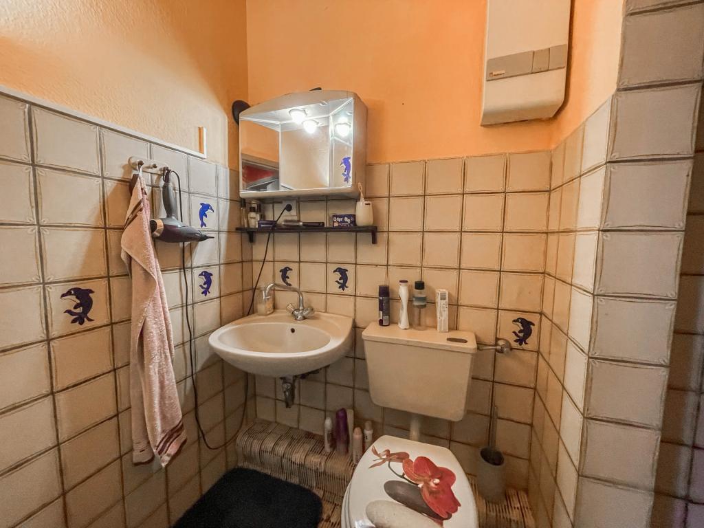 Bad - Wohnung 2. OG Mehrfamilienhaus: Bad - Wohnung 2. OG