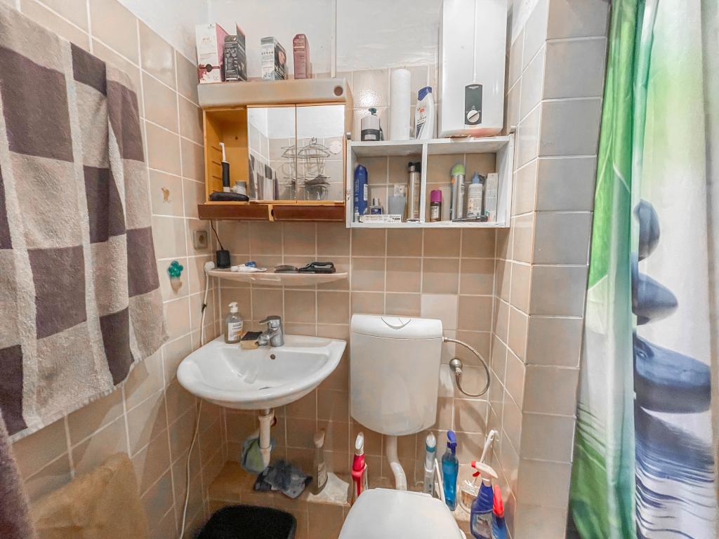 Bad - Wohnung 1.OG Mehrfamilienhaus: Bad - Wohnung 1.OG