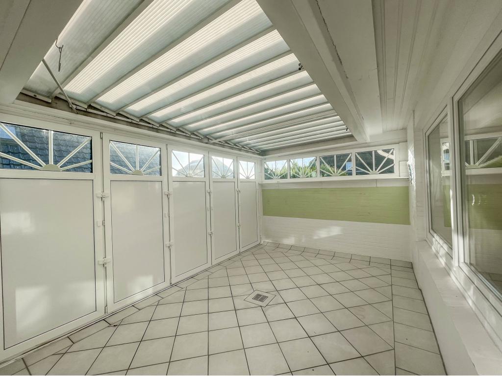 Einfamilienhaus: gefliester Wintergarten