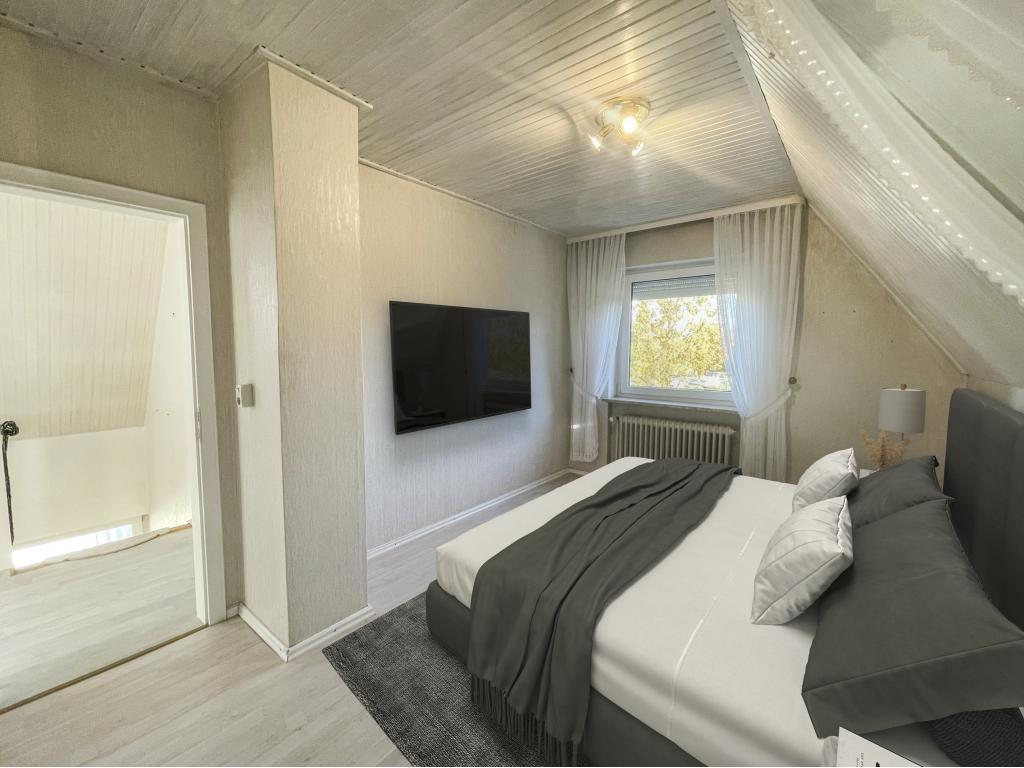 Einfamilienhaus: Schlafzimmer 1 - Digitales Staging
