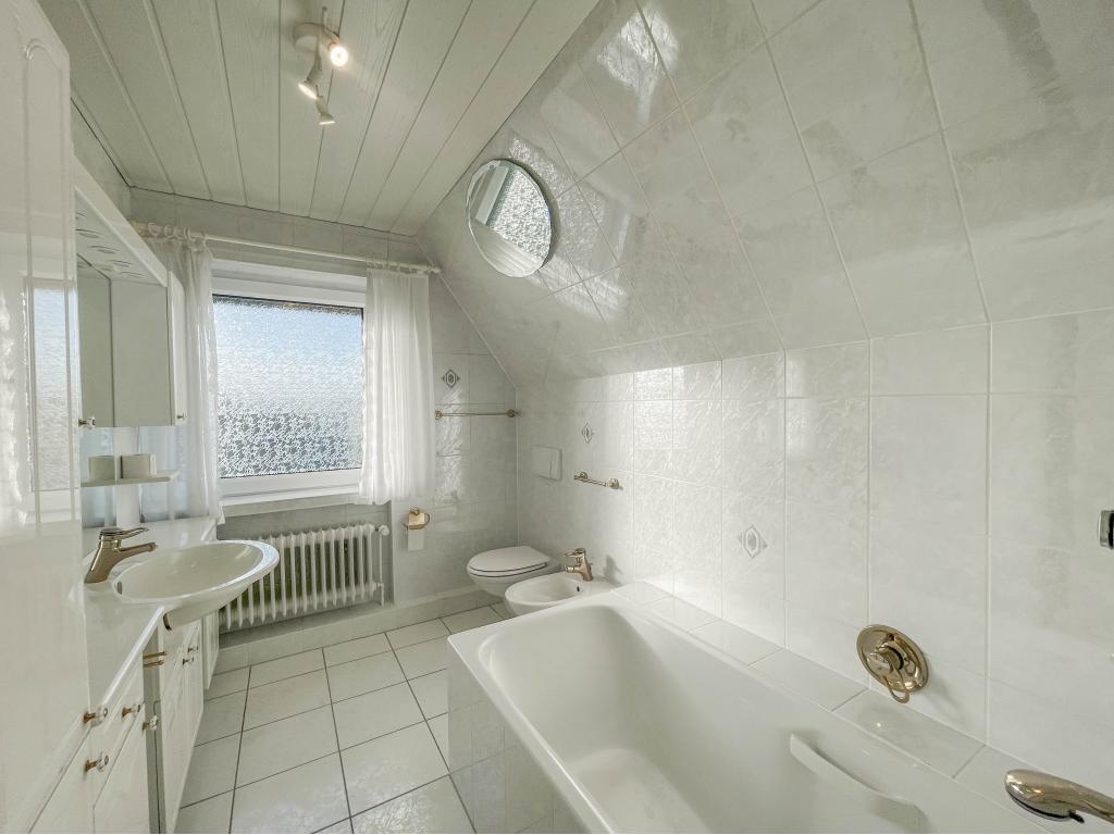 Einfamilienhaus: Badezimmer DG