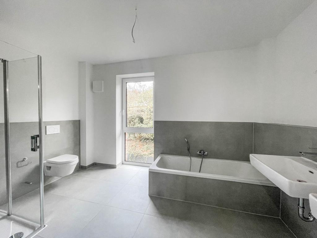 4 Zimmer Wohnung: Vollbad