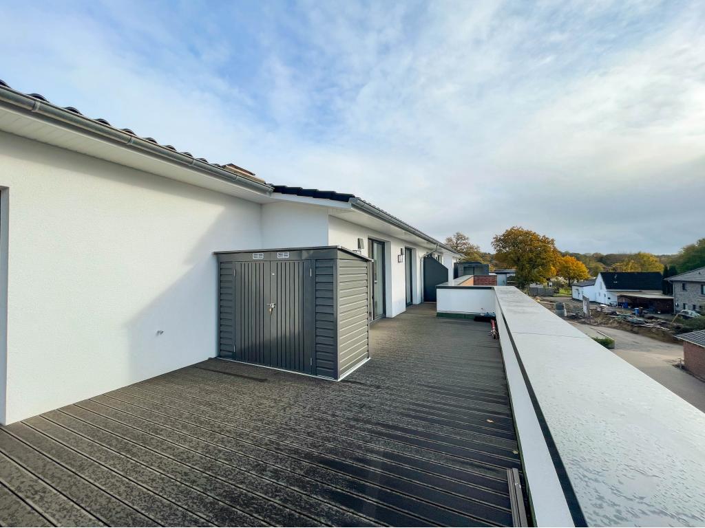 4 Zimmer Wohnung: großzügige Dachterrasse