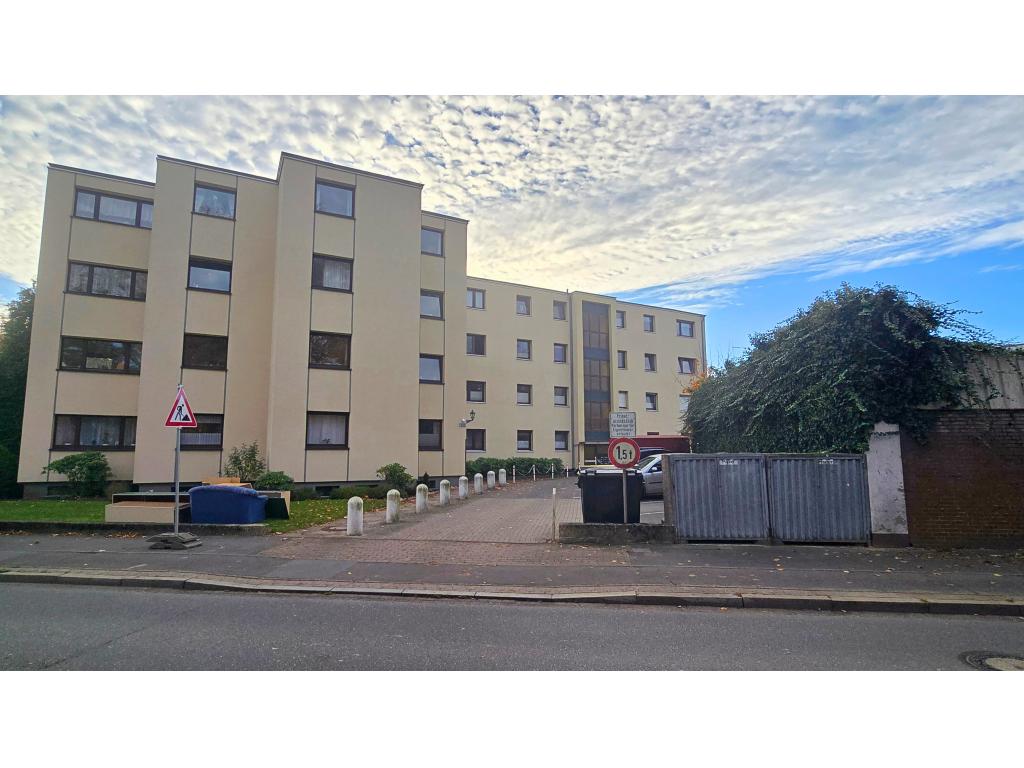 Straßeansicht 2 Zimmer Wohnung: Straßeansicht