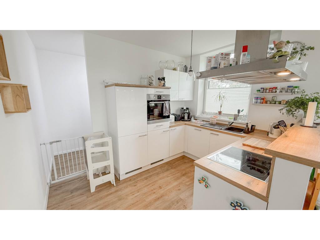 Doppelhaushälfte: hochwertige Einbauküche