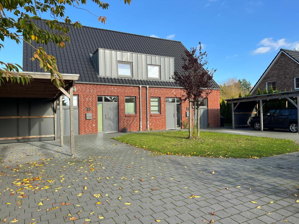 Doppelhaushälfte: DHH mit Carport