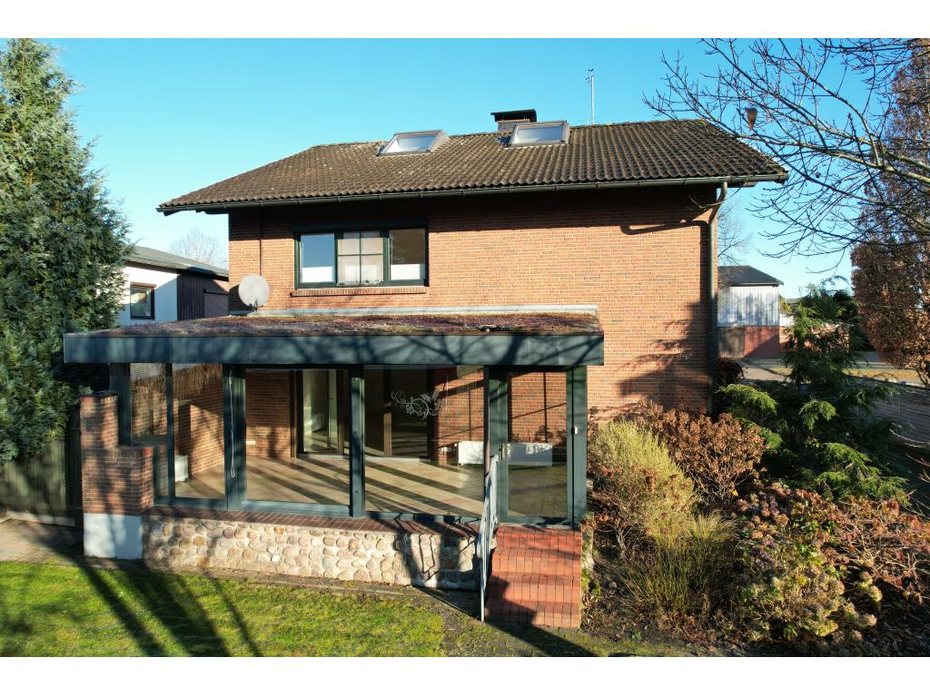 Rückansicht des Hauses Einfamilienhaus: Rückansicht des Hauses