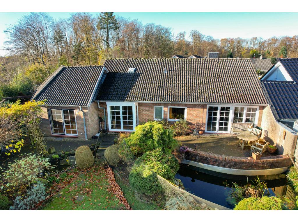 Reihenhaus: gepflegter Garten