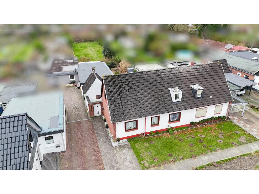 Vorderansicht mit Grundstück Doppelhaushälfte: Vorderansicht mit Grundstück