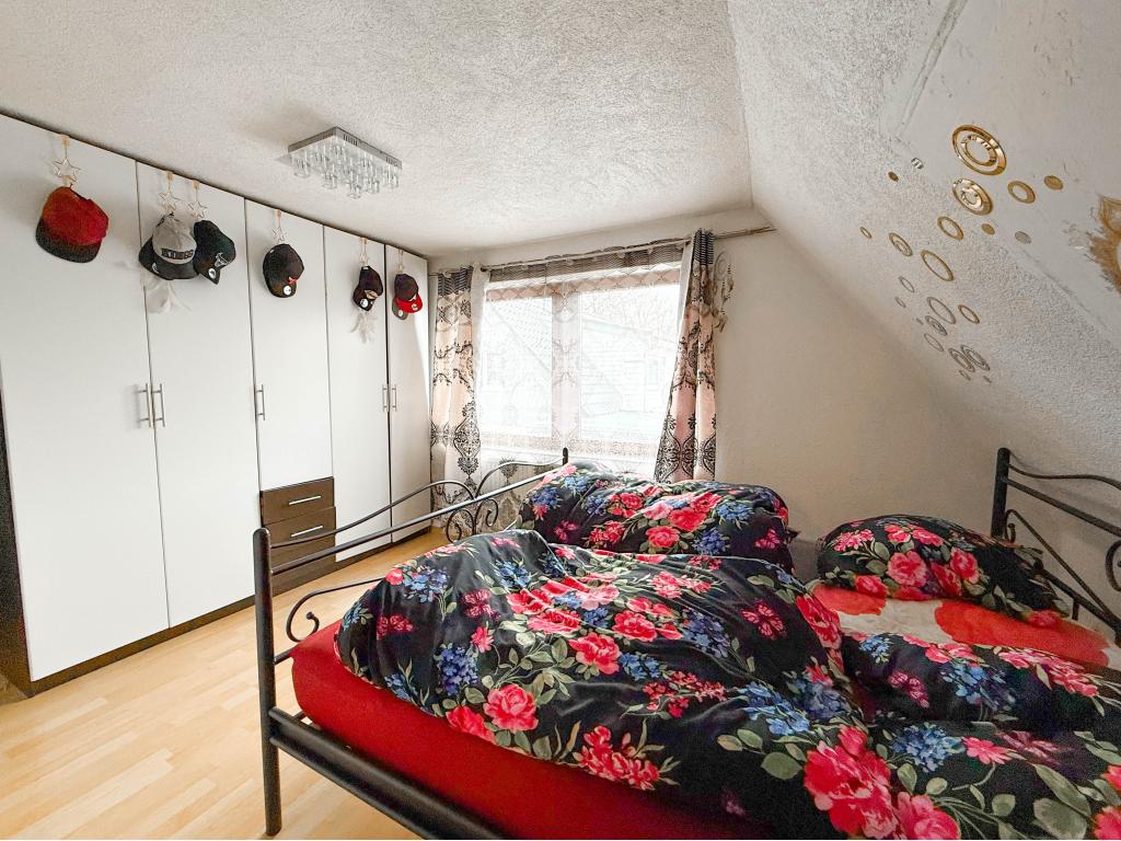 Schlafzimmer im DG Doppelhaushälfte: Schlafzimmer im DG