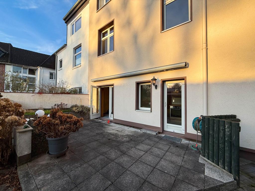 Doppelhaush&auml;lfte: Terrasse