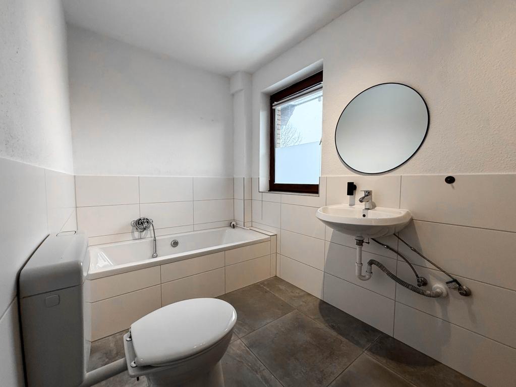 modernes Vollbad im EG Einfamilienhaus: modernes Vollbad im EG