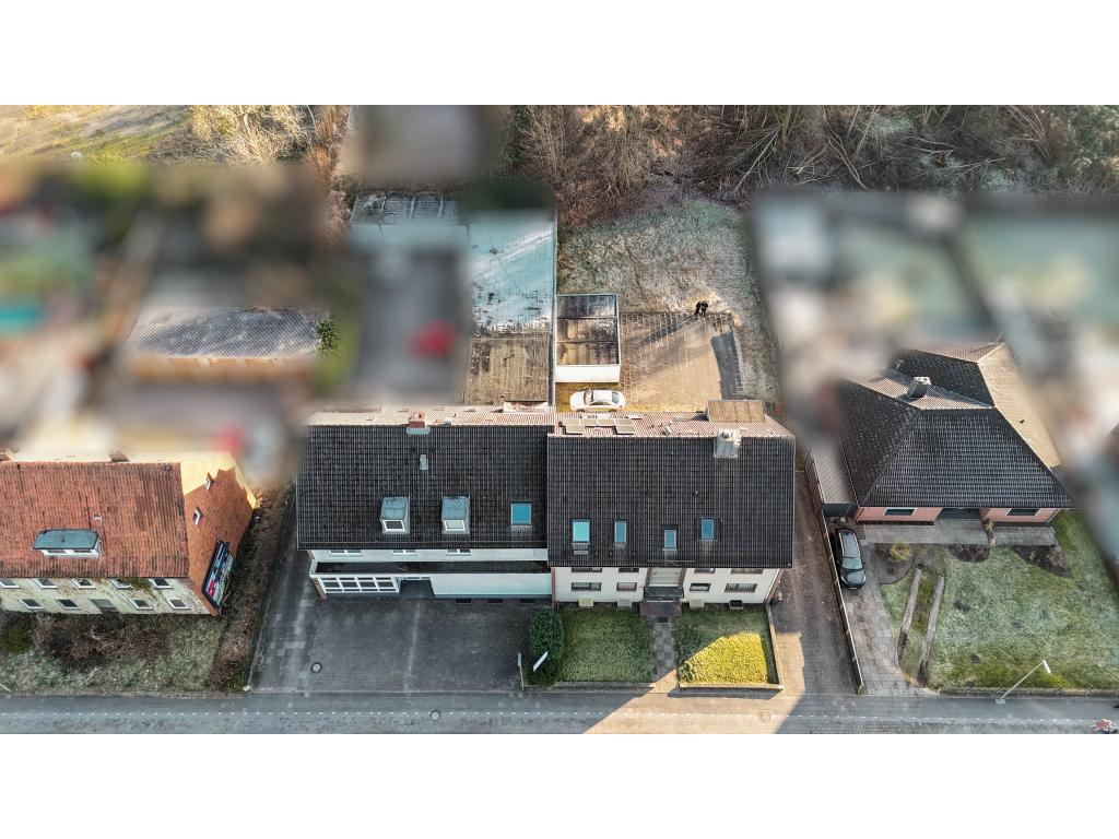 Grundstücksansicht Mehrfamilienhaus: Grundstücksansicht