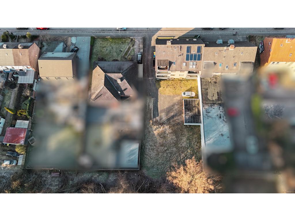 Grundstücksansicht Mehrfamilienhaus: Grundstücksansicht