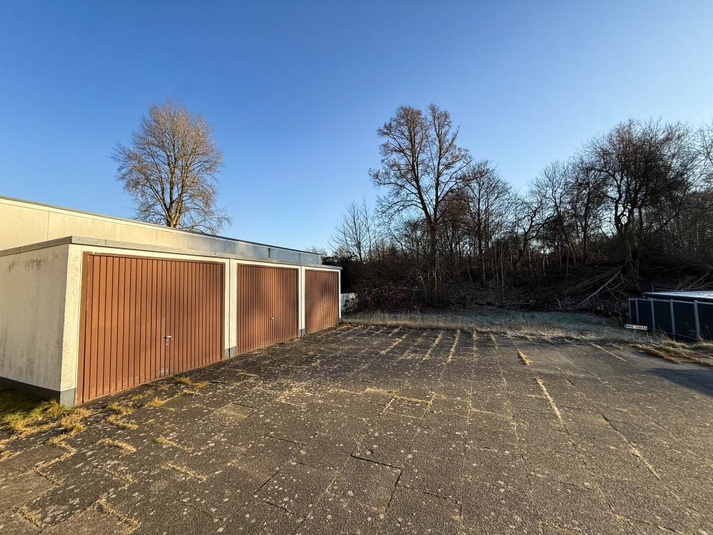 Garagen / Stellplätze Mehrfamilienhaus: Garagen / Stellplätze