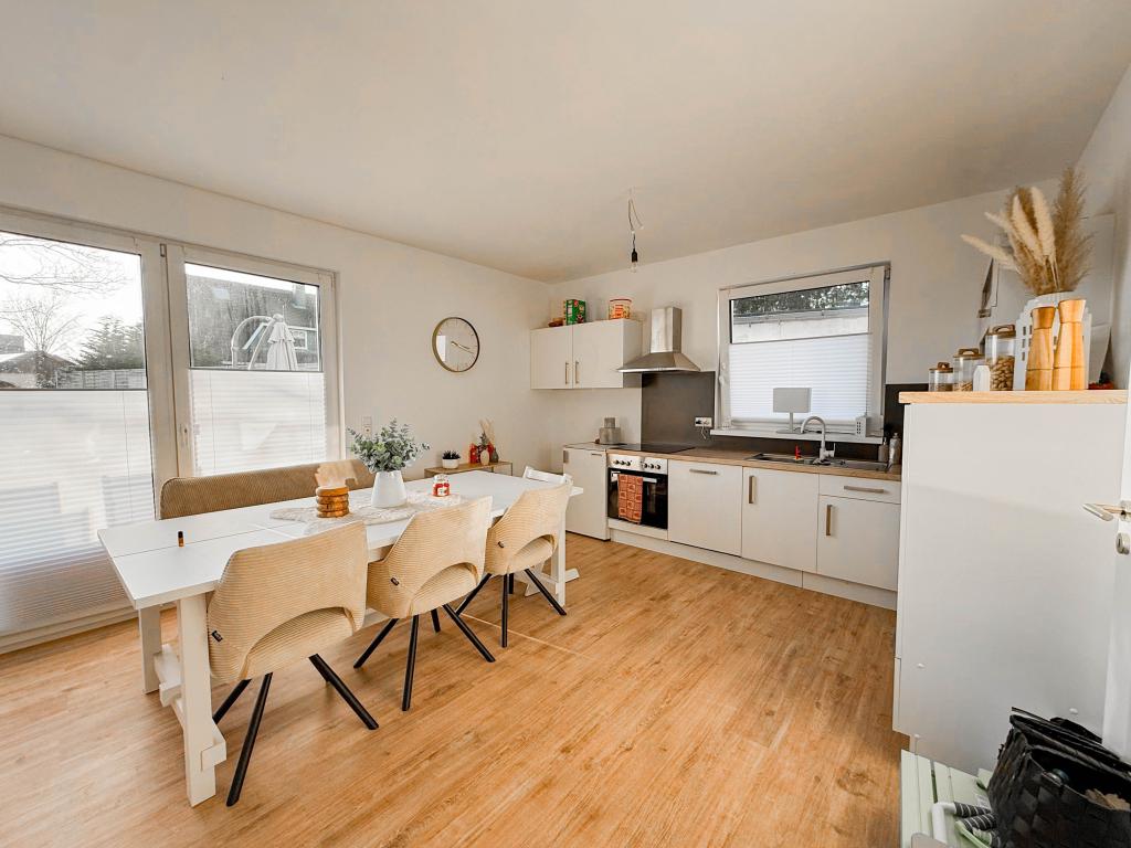 3 Zimmer Wohnung: Wohn- und Esszimmer