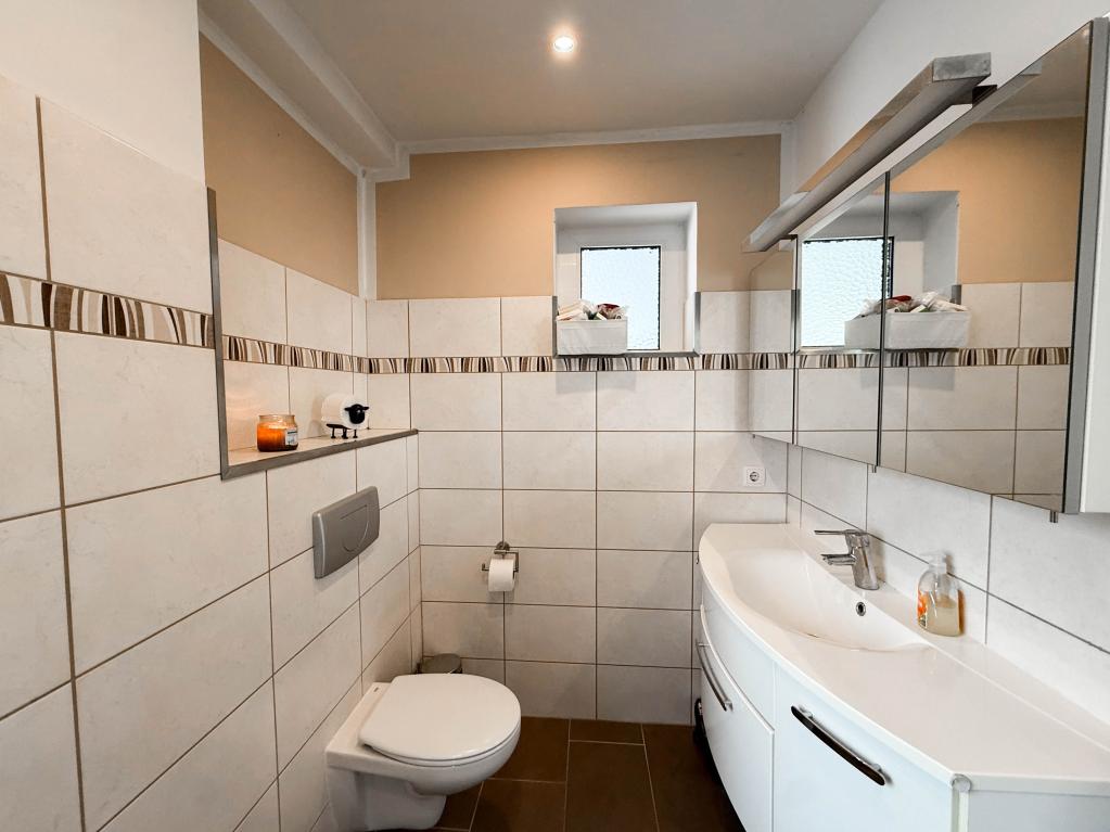 Doppelhaush&auml;lfte: Duschbad im EG