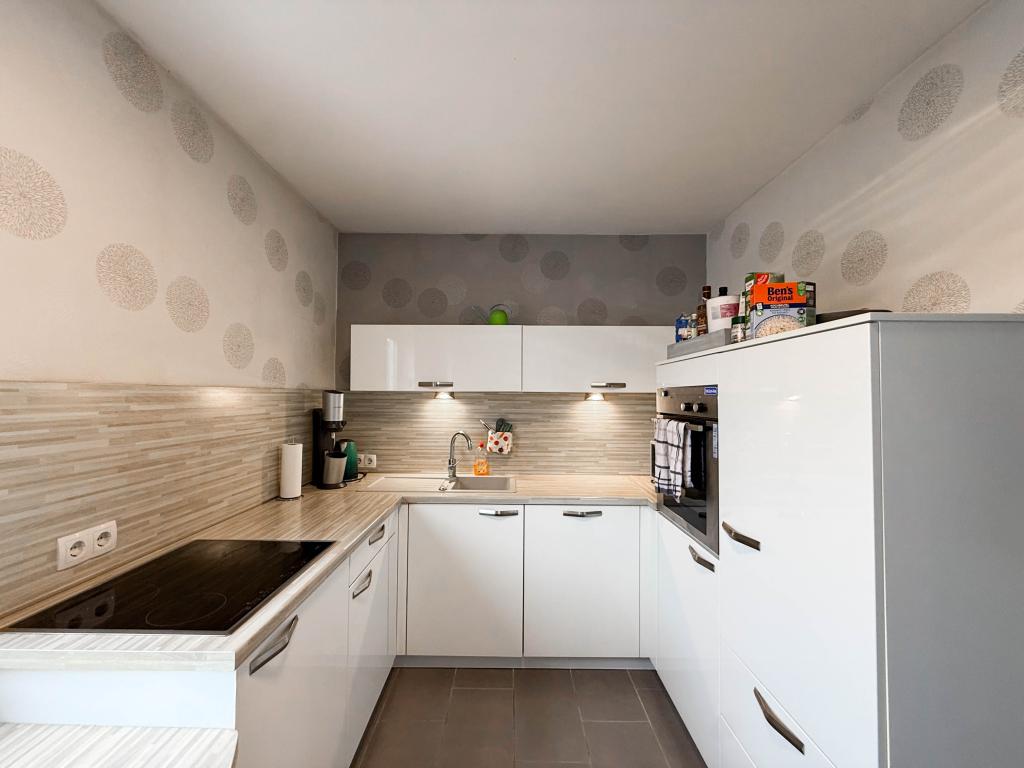 Doppelhaush&auml;lfte: offene K&uuml;che