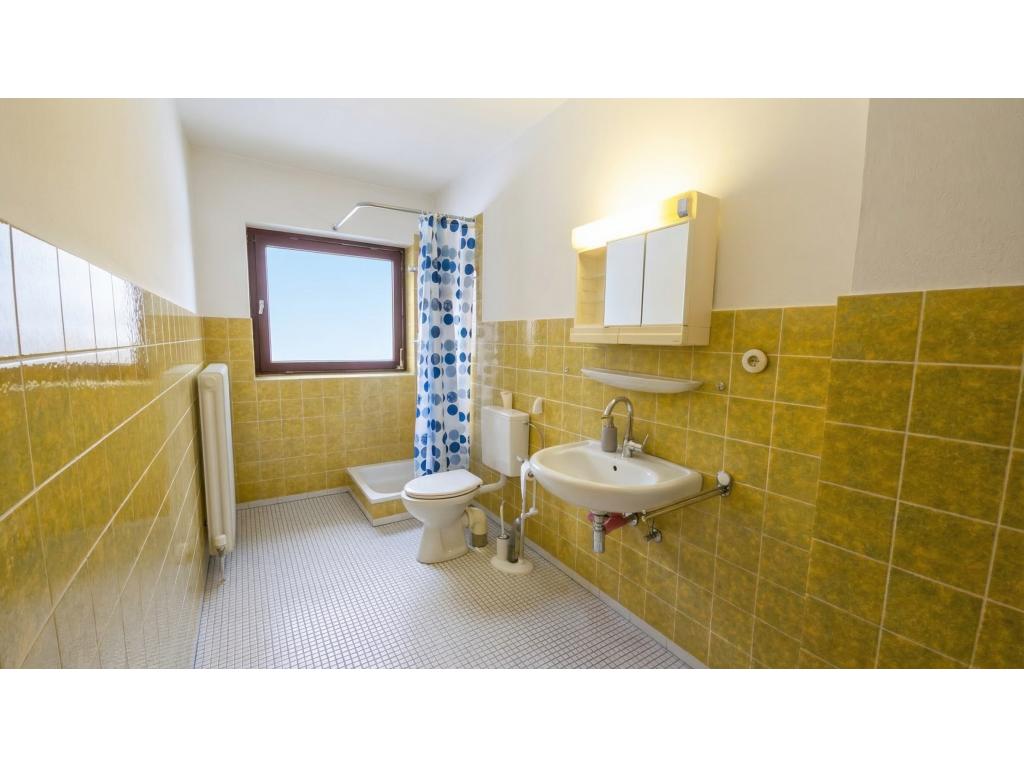 Duschbadezimmer EG Einfamilienhaus: Duschbadezimmer EG