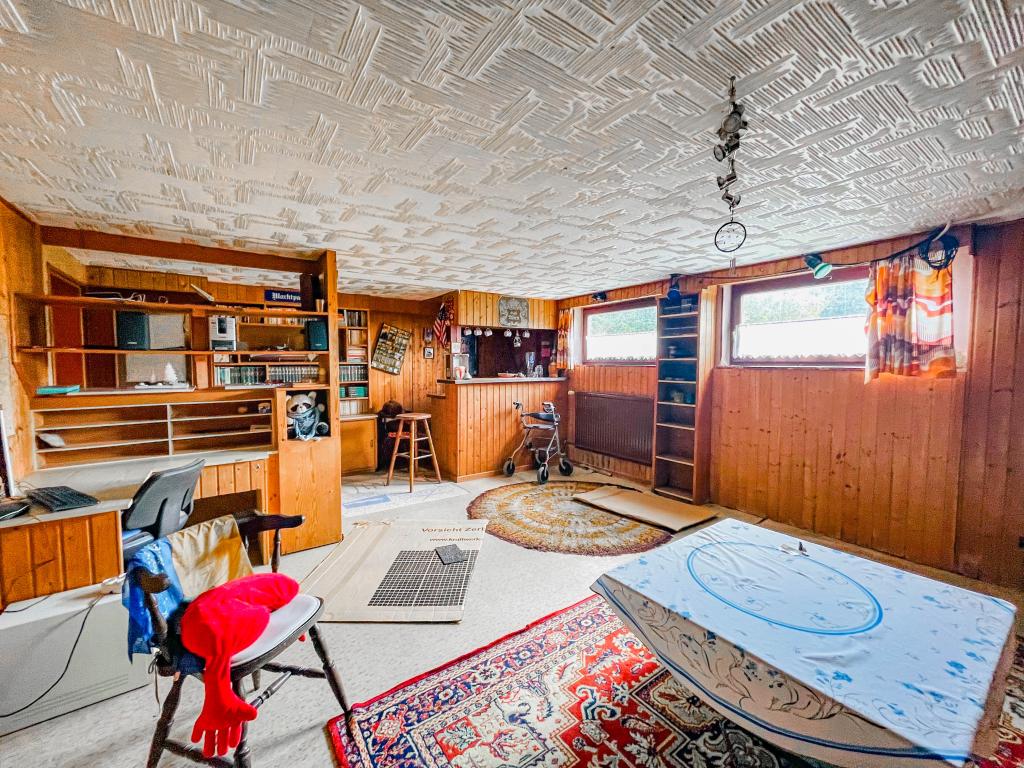 Einfamilienhaus: Kellerraum mit Tresen