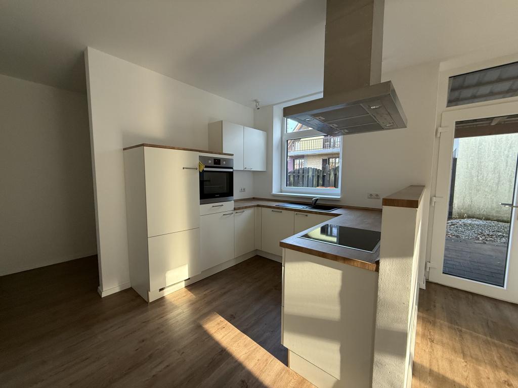 Doppelhaush&auml;lfte: hochwertige Einbauk&uuml;che